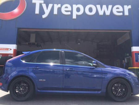 Ford Focus XR5 fitted with 18 inch CSA Strada 