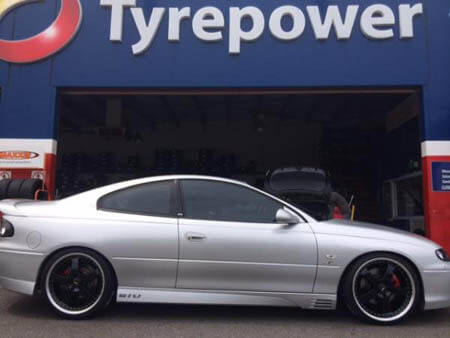 GTO Monaro fitted with 20 inch Gloss Black Mirror Lip Simmons FR1 