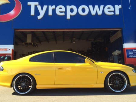 Holden Monaro fitted with 20 inch Gmax Defiant 1 