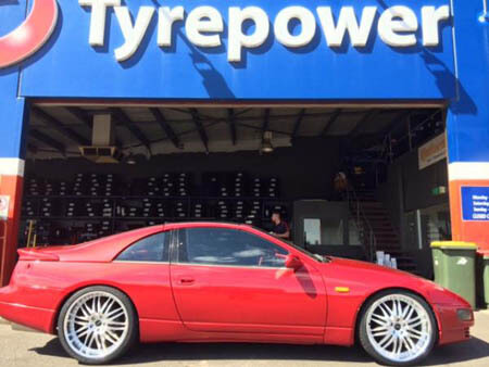 Nissan 300ZX fitted with 20 inch staggered Versus Enduro 