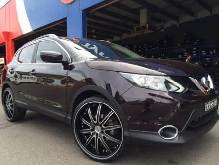 Nissan Qashqai fitted with with 22 inch Equss McClaren 
