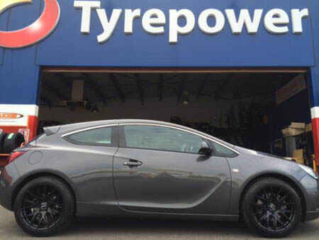 Opel Astra GTC fitted with 18 inch OX 111 