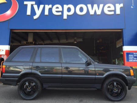 Range Rover fitted with 20 inch FR1 Satin Black Simmons 