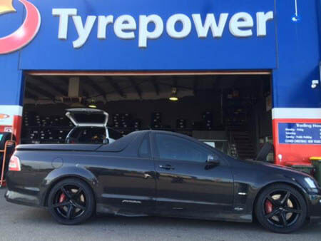 VE Maloo fitted with 20 inch Staggered Satin Black ROH Arrow 