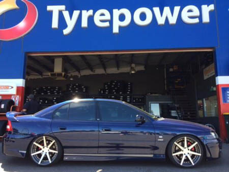 VY Clubsport fitted with Staggered 20 inch Machine Face Gunmetal Vertini Dynasty 