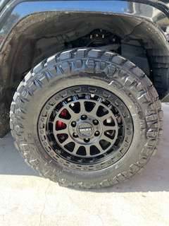 300 series Wrapped in ROH ASSAULTS AND MAXXIS RAZOR MUD TYRES 
