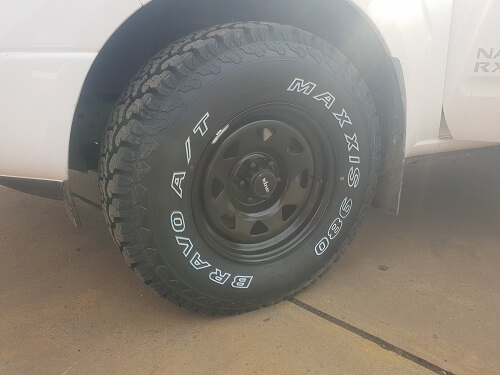 KING D-HOLE 16X8 WRAPPED IN 265/75R16 MAXXIS 980 