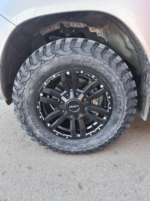 TOYOTA HILUX , 17INCH ROH VAPOUR WRAPPED IN 265/70R17 BFG KM3 