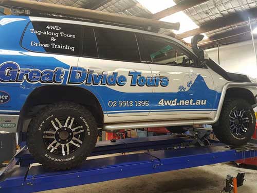 Vic Widman from Great Divide 4wd Tours getting his new Cooper Tyres STT PRO’s and Dynamic Rims 