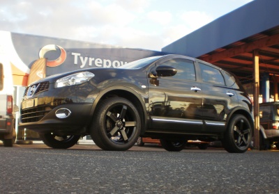 Nissan Dualis going black with 18 PDW Fury and high mileage American Mastercraft tyres. 